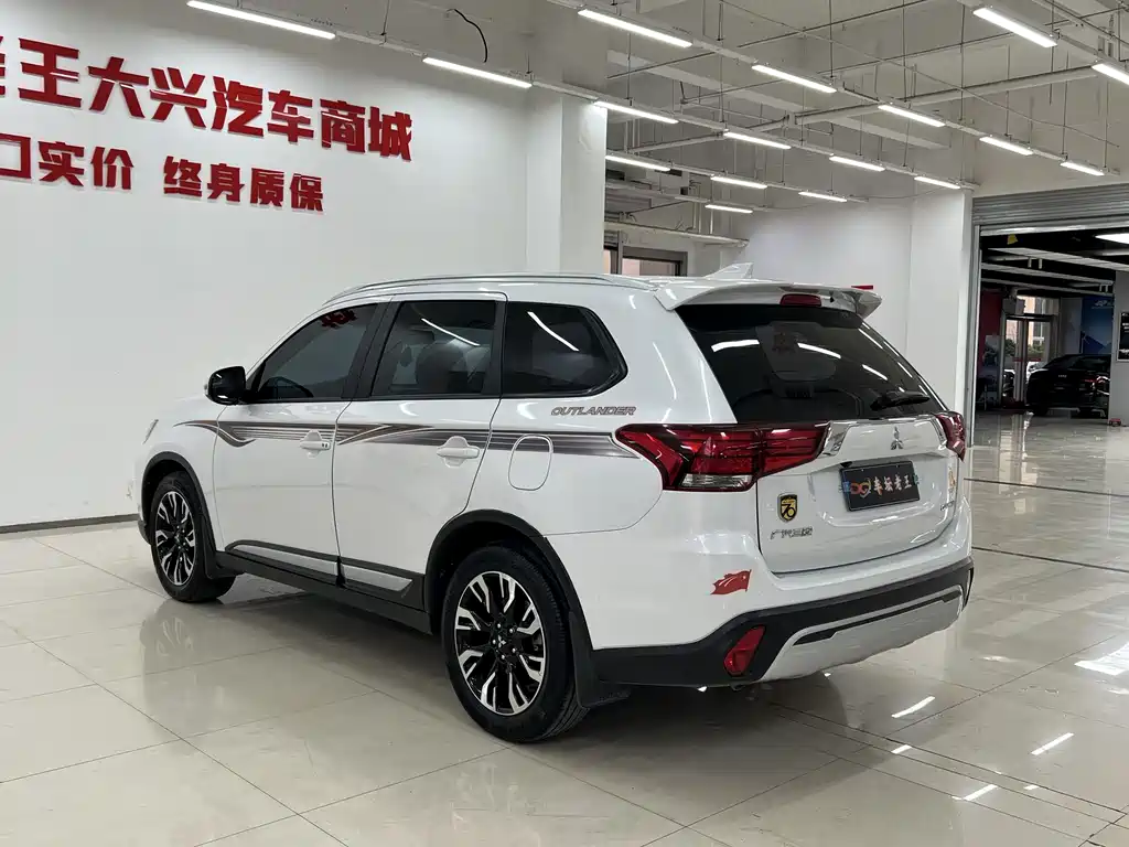 Mitsubishi Outlander 2020 — фото 6