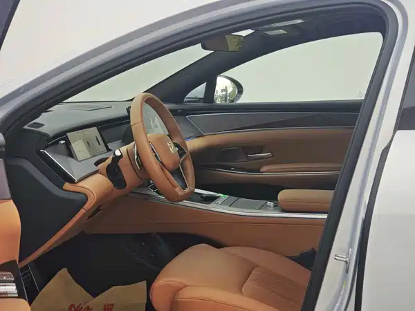 BYD Han L 2025