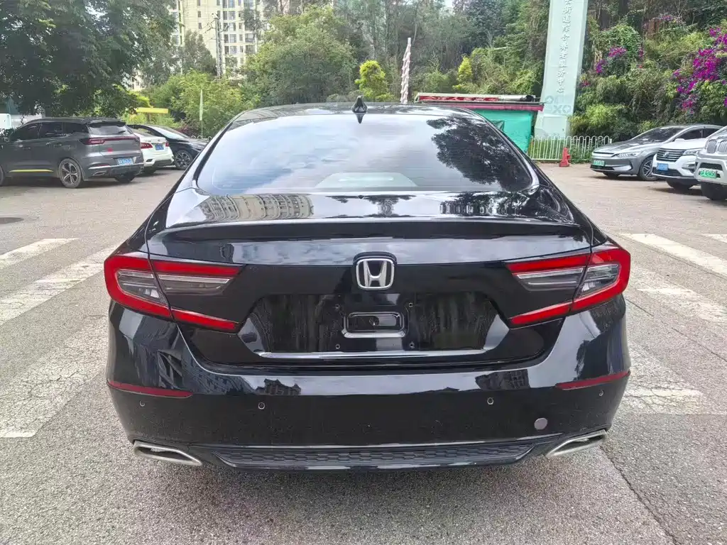 Honda Accord 2022 — фото 8