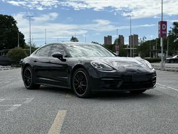 Porsche Panamera 2022