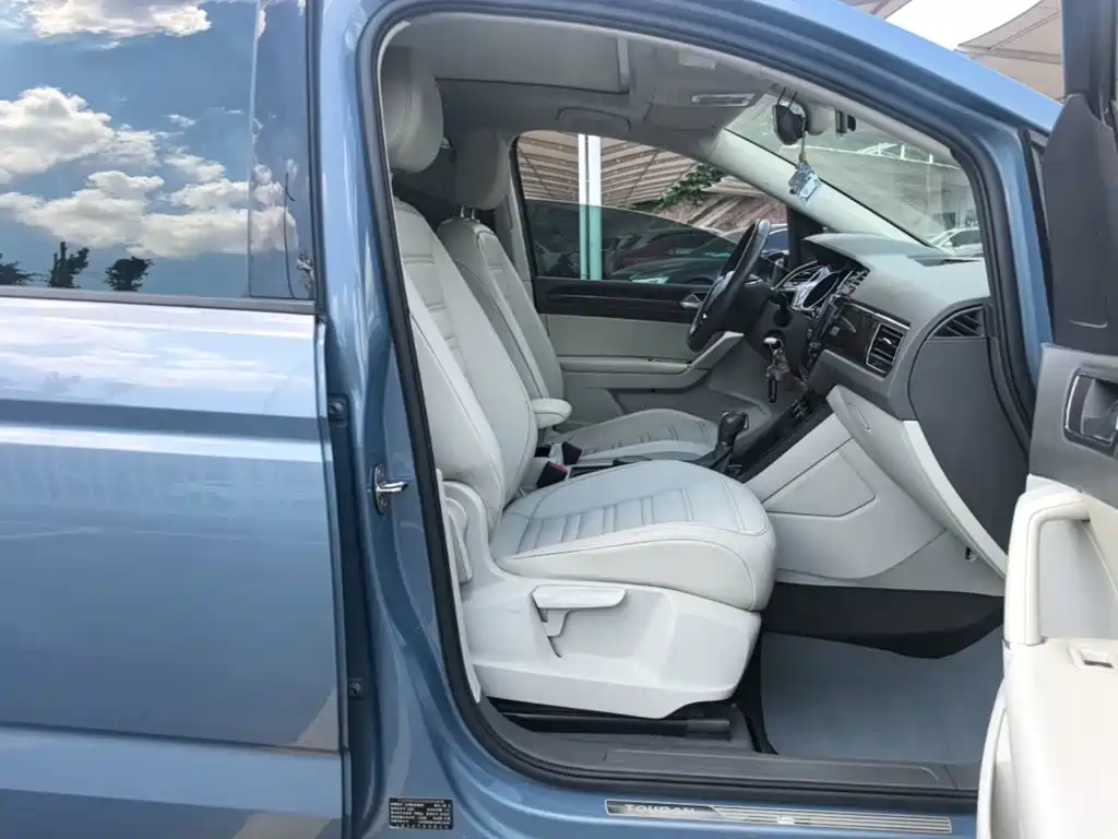 Volkswagen Touran 2017 — фото 25