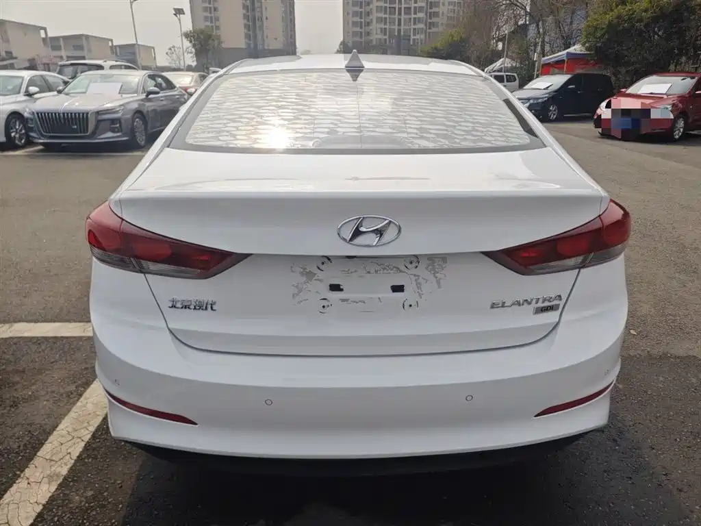 Hyundai Elantra 2016 — фото 4