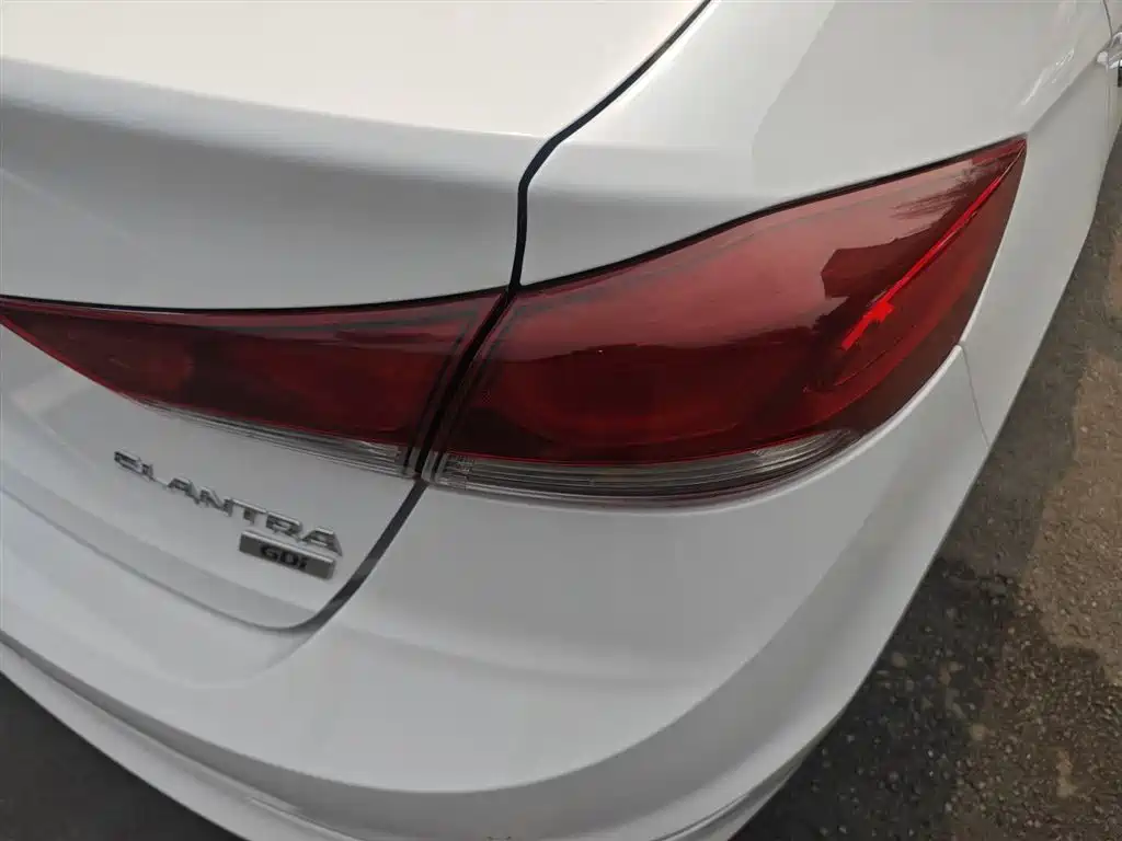 Hyundai Elantra 2016 — фото 24