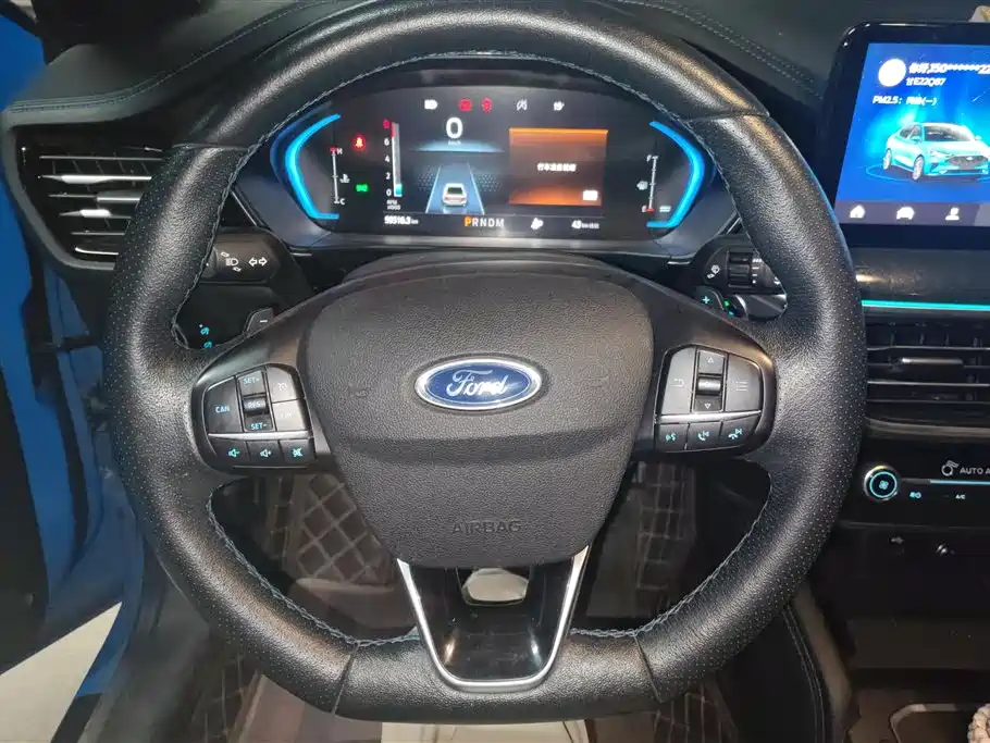 Ford Focus 2022 — фото 15