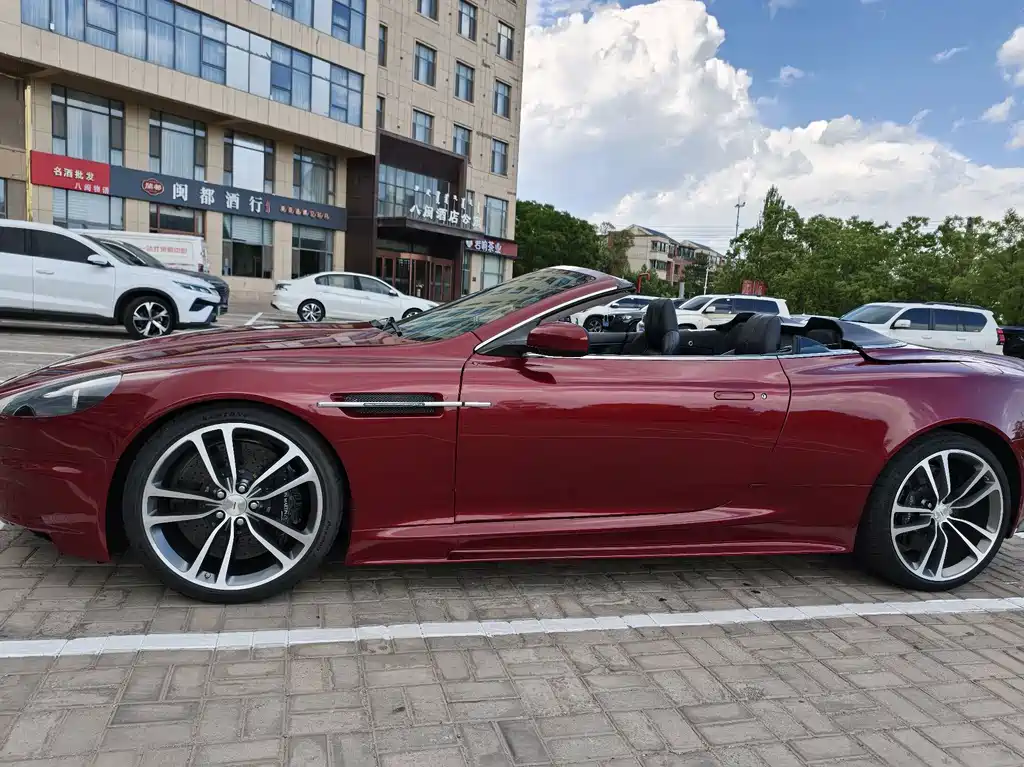 Aston Martin DBS 2009 — фото 11