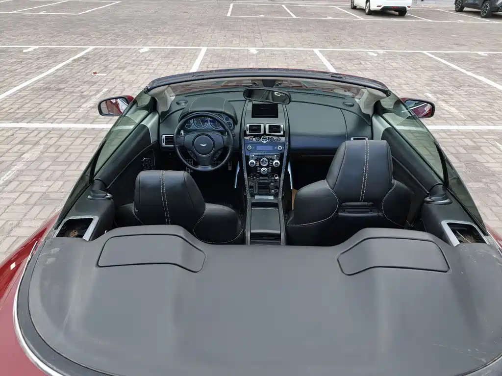 Aston Martin DBS 2009 — фото 16
