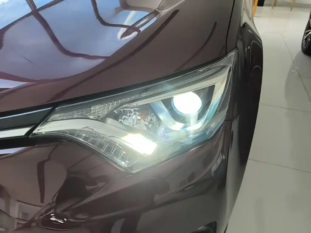 Toyota RAV4 2019 — фото 24