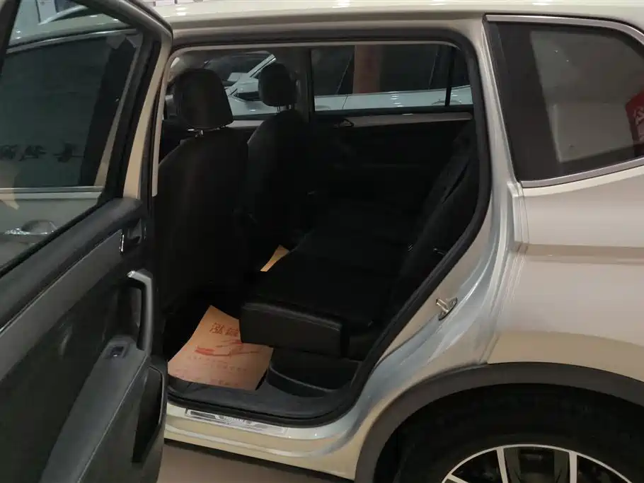 Volkswagen Tiguan L 2019 — фото 11