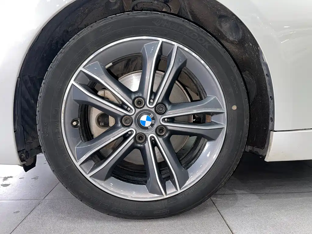 BMW 1 Series 2018 — фото 15