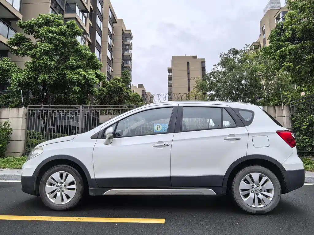 Suzuki S-Cross 2015 — фото 8