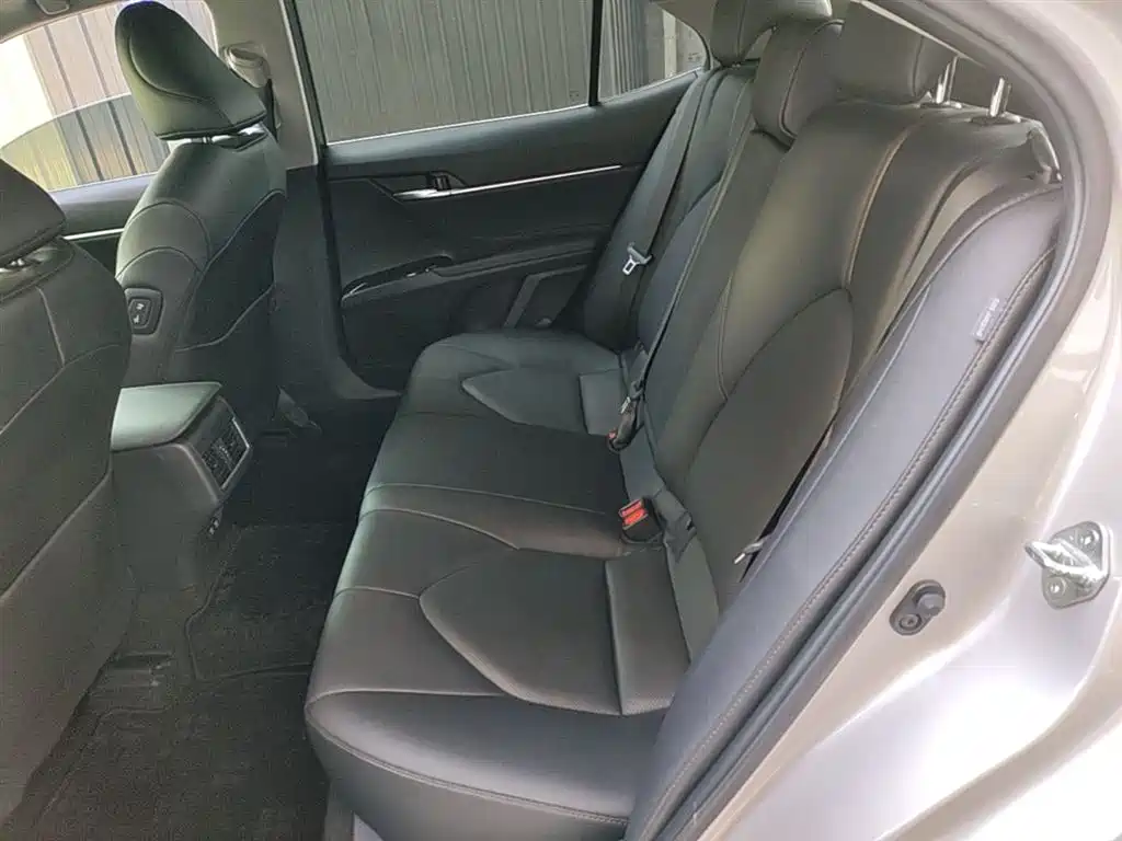 Toyota Camry 2022 — фото 17