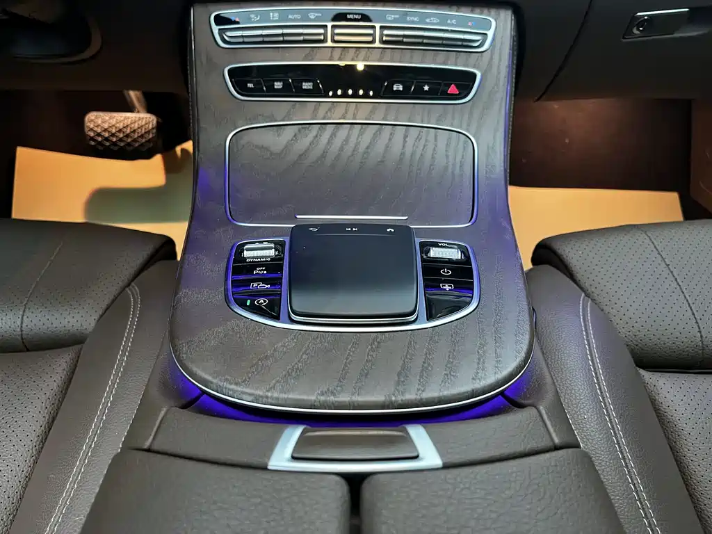 Mercedes-Benz E-Class 2022 — фото 16