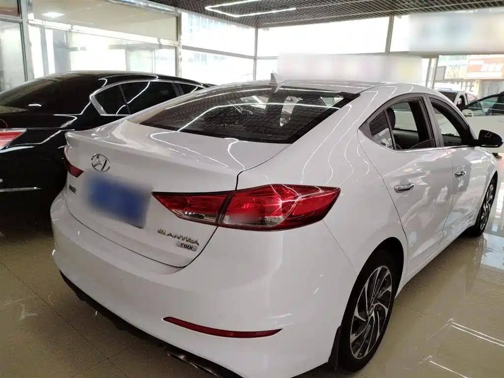 Hyundai Elantra 2019 — фото 5