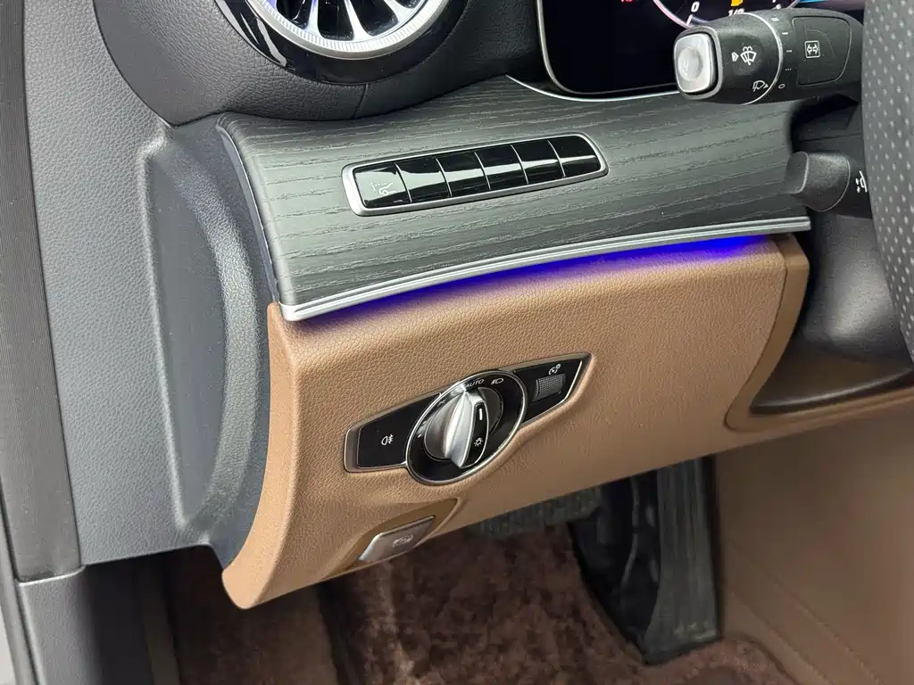 Mercedes-Benz E-Class 2020 — фото 11