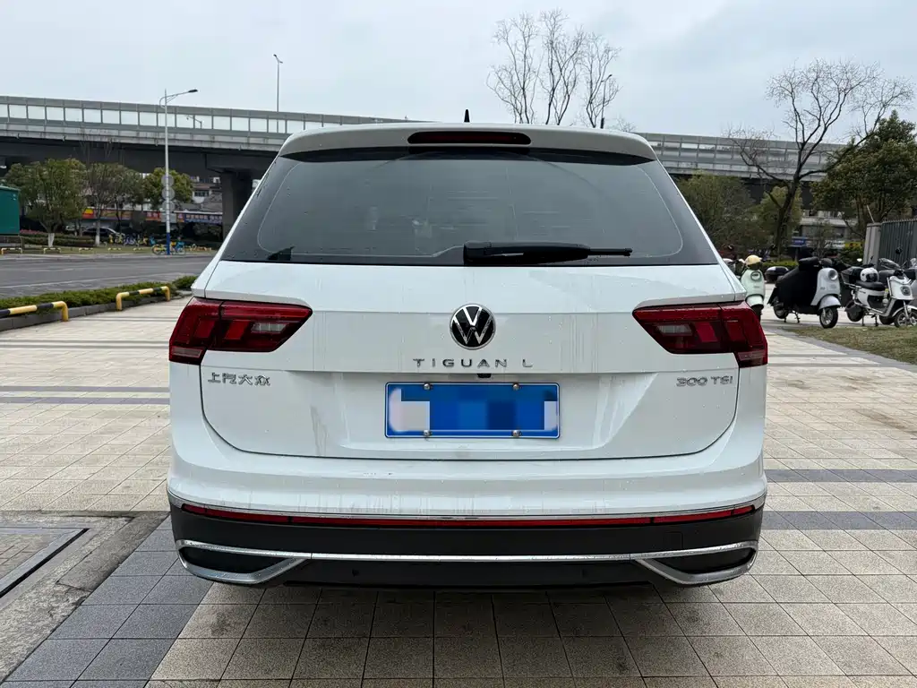 Volkswagen Tiguan L 2023 — фото 13