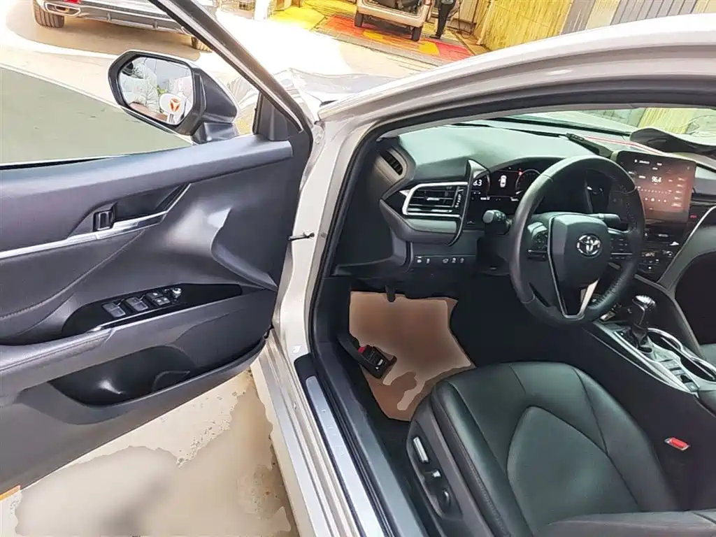 Toyota Camry 2022 — фото 16