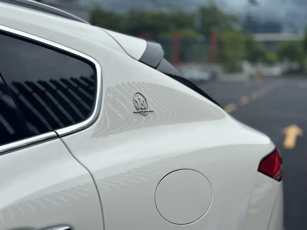 Maserati Levante 2019 — фото 13