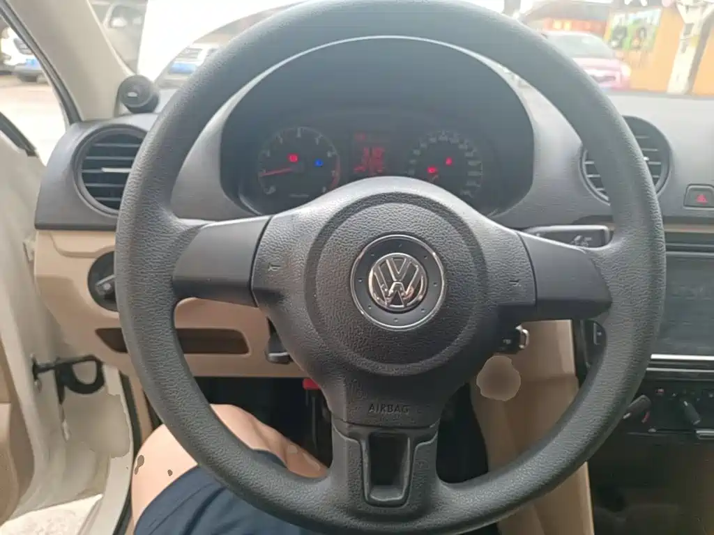 Volkswagen Jetta 2015 — фото 11