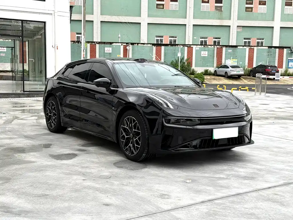 Zeekr 001 2025