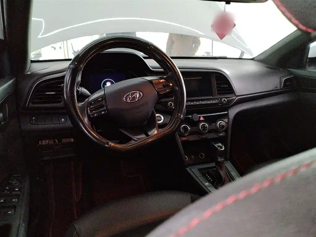 Hyundai Elantra 2019 — фото 10