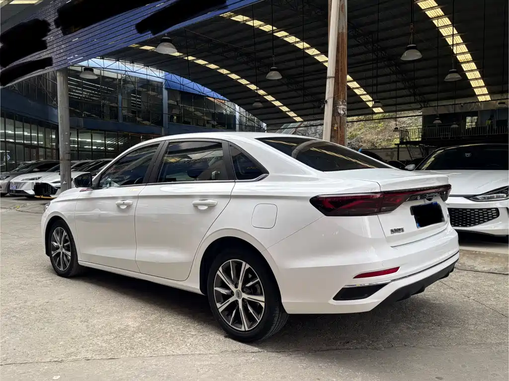 Geely Emgrand 2022 — фото 12
