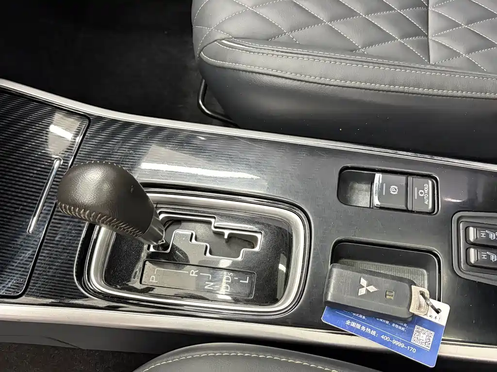 Mitsubishi Outlander 2021 — фото 12