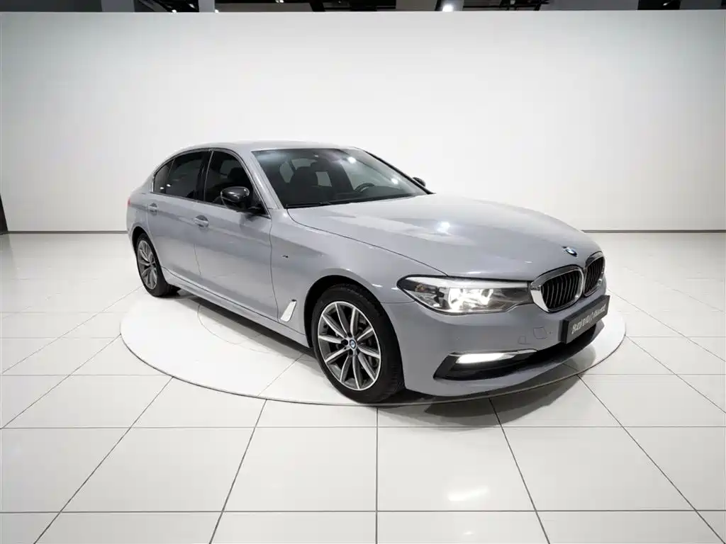 BMW 5 Series 2017 — фото 22
