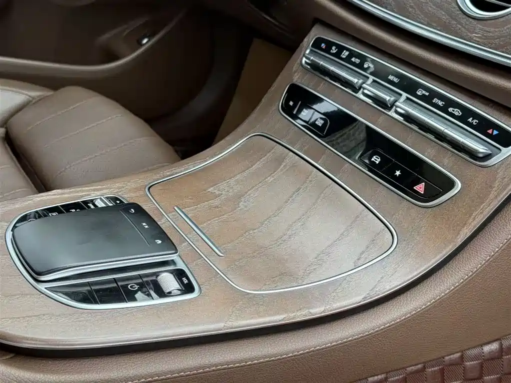 Mercedes-Benz E-Class 2022 — фото 20