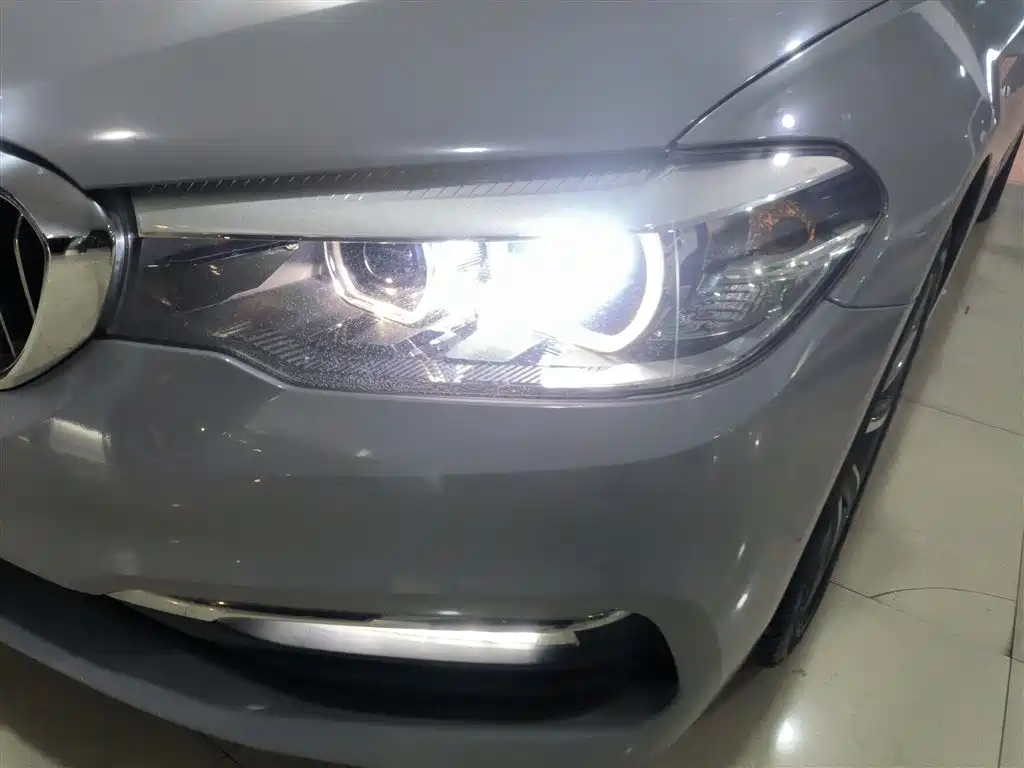 BMW 5 Series 2017 — фото 18
