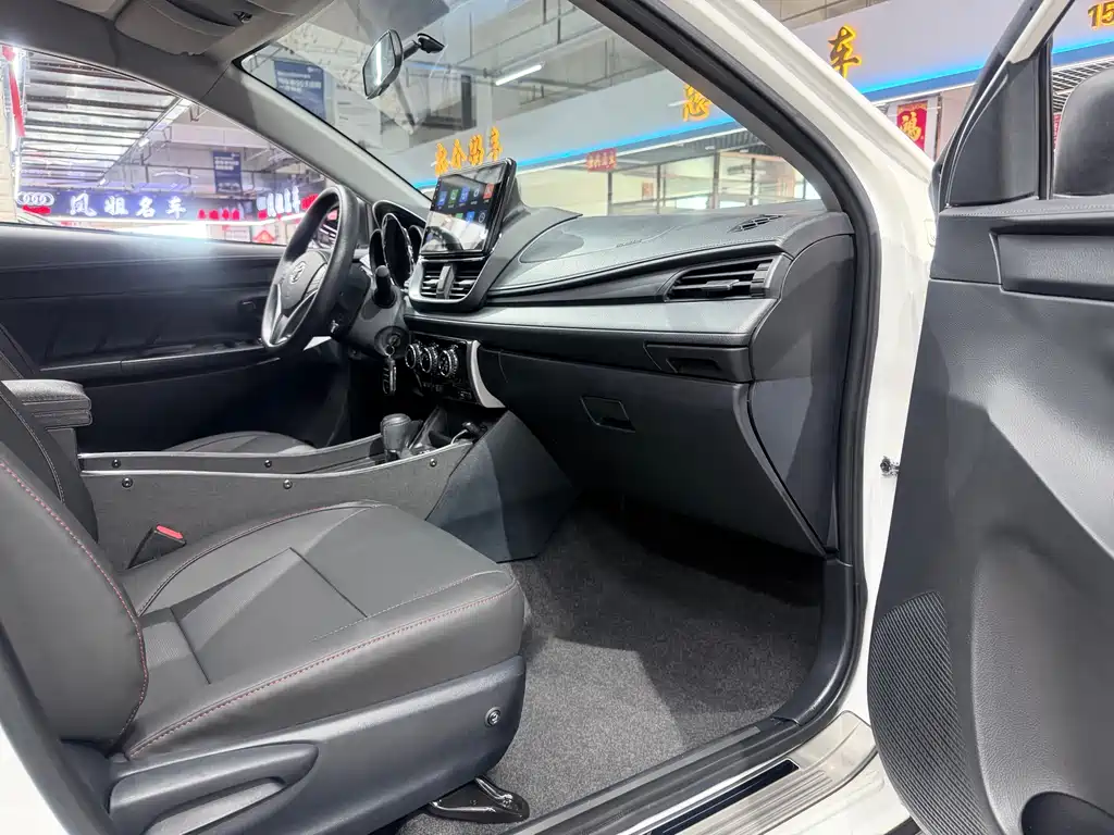 Toyota Yaris L 2022 — фото 20