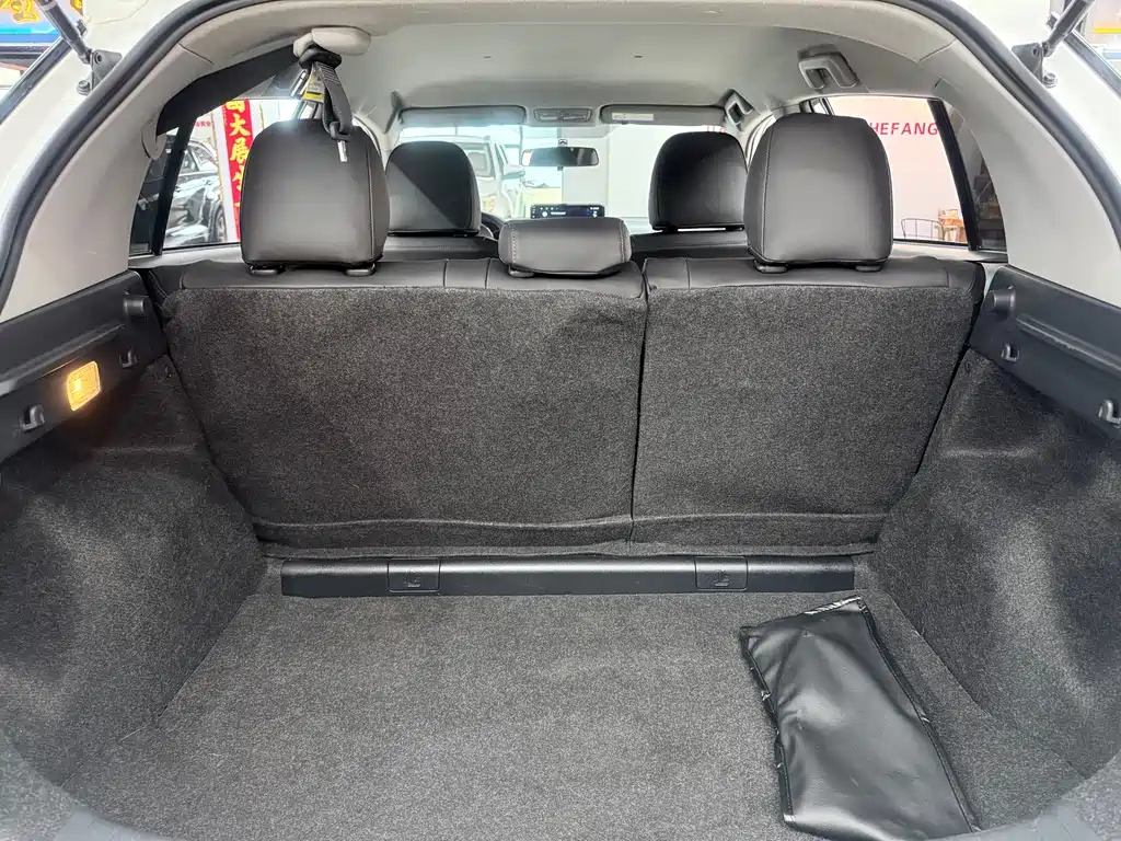 Toyota Yaris L 2022 — фото 25