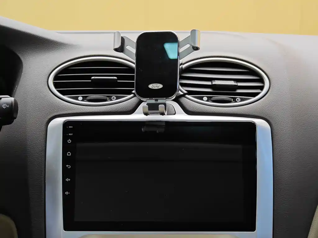Ford Focus 2014 — фото 15