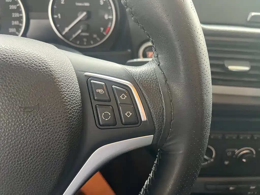 BMW X1 2014 — фото 11