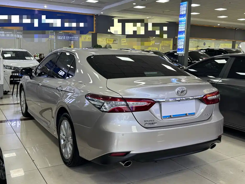 Toyota Camry 2018 — фото 13