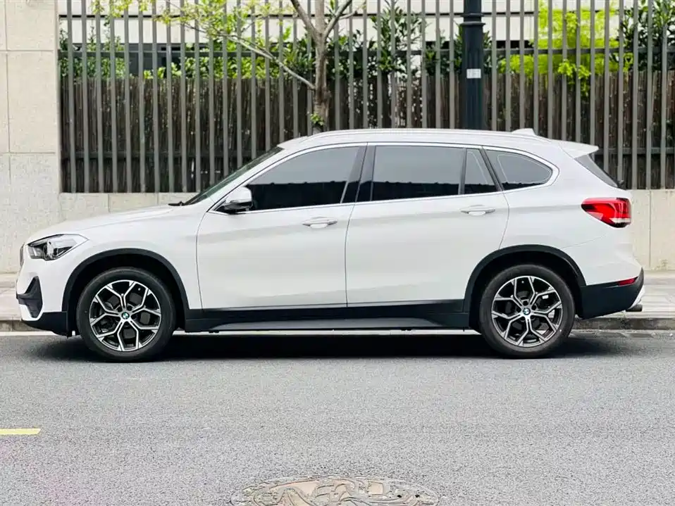 BMW X1 2021 — фото 2