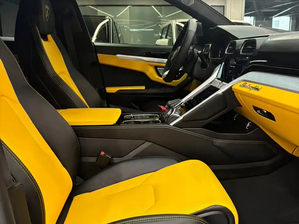 Lamborghini Urus 2023 — фото 15