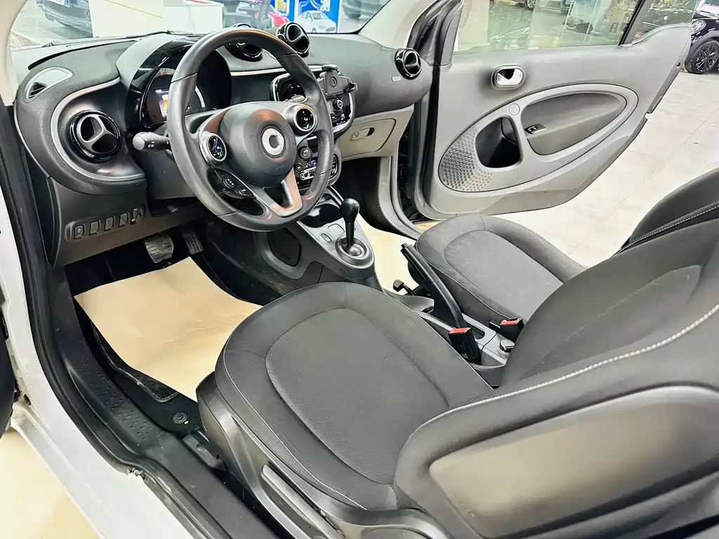 smart Fortwo 2018 — фото 19