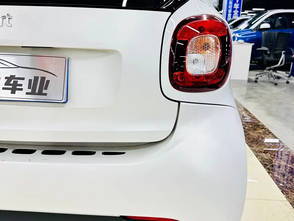 smart Fortwo 2018 — фото 13