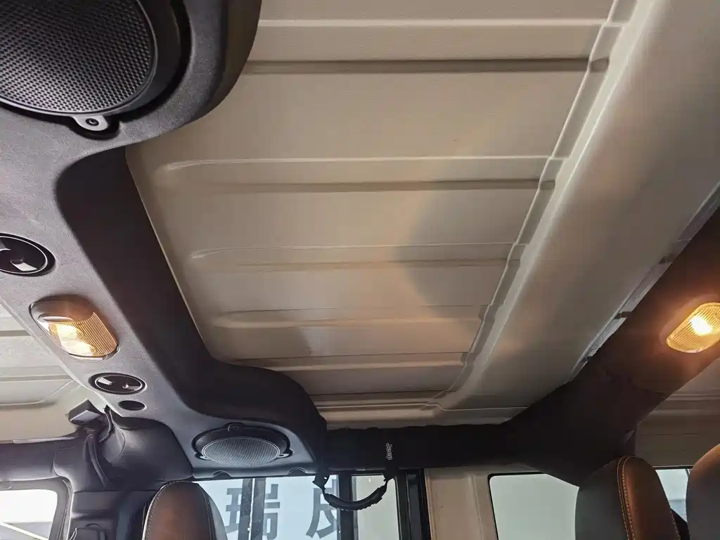 Jeep Wrangler 2016 — фото 17