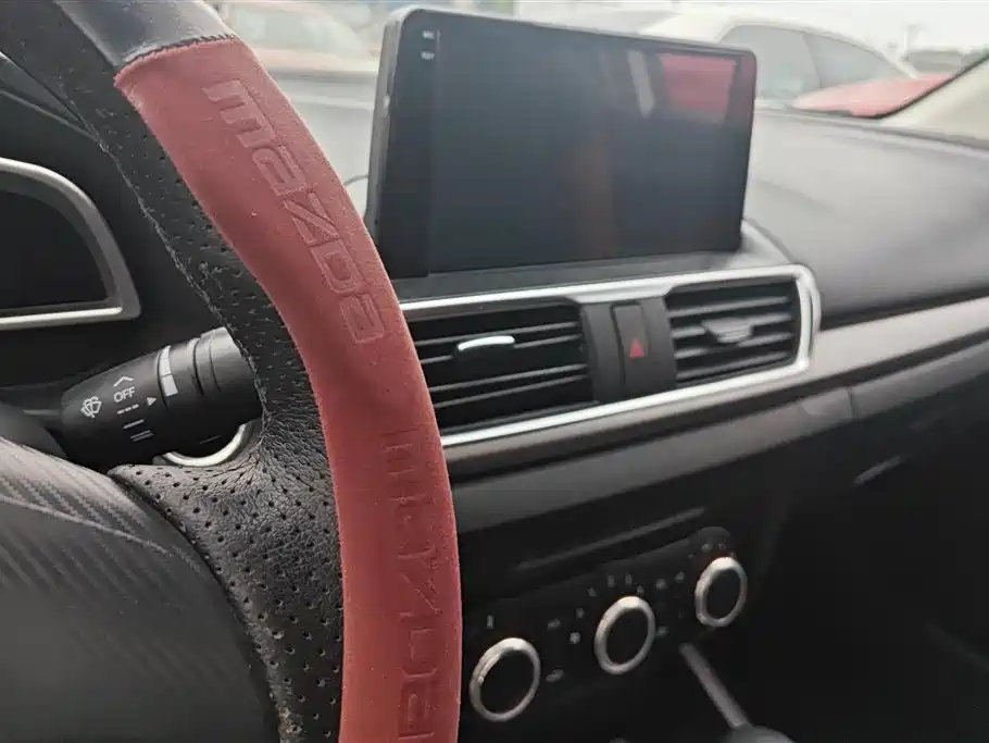 Mazda 3 Axela 2016 — фото 13
