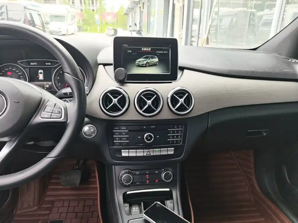 Mercedes-Benz B-Class 2016 — фото 13