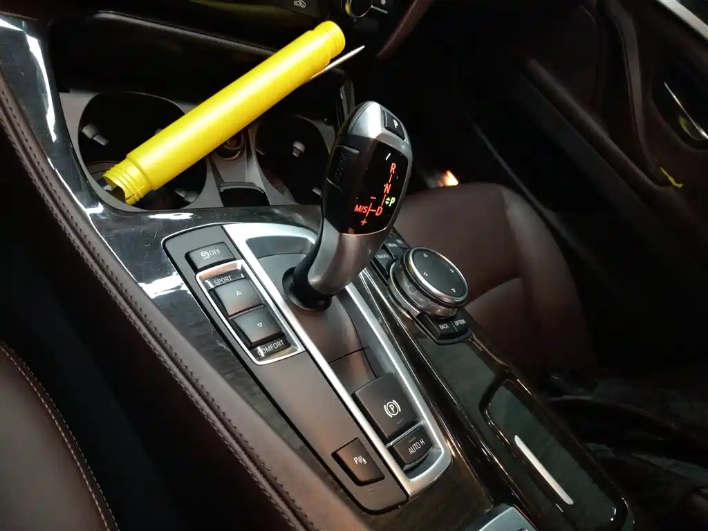 BMW 5 Series 2015 — фото 10
