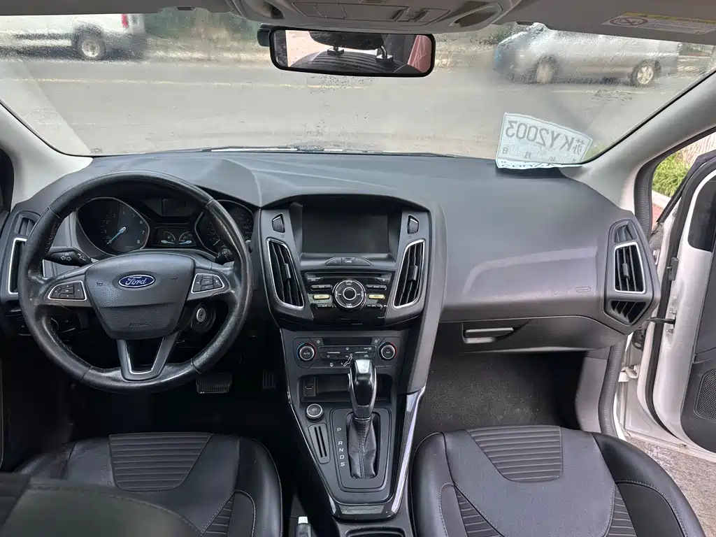 Ford Focus 2017 — фото 10