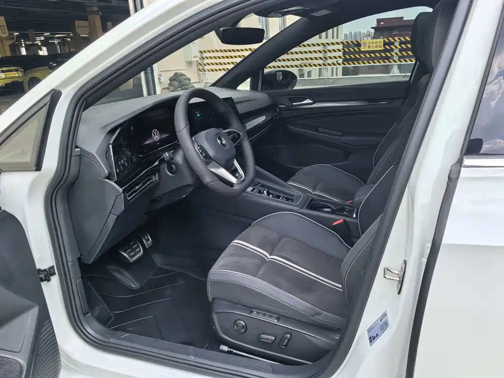 Volkswagen Golf 2023