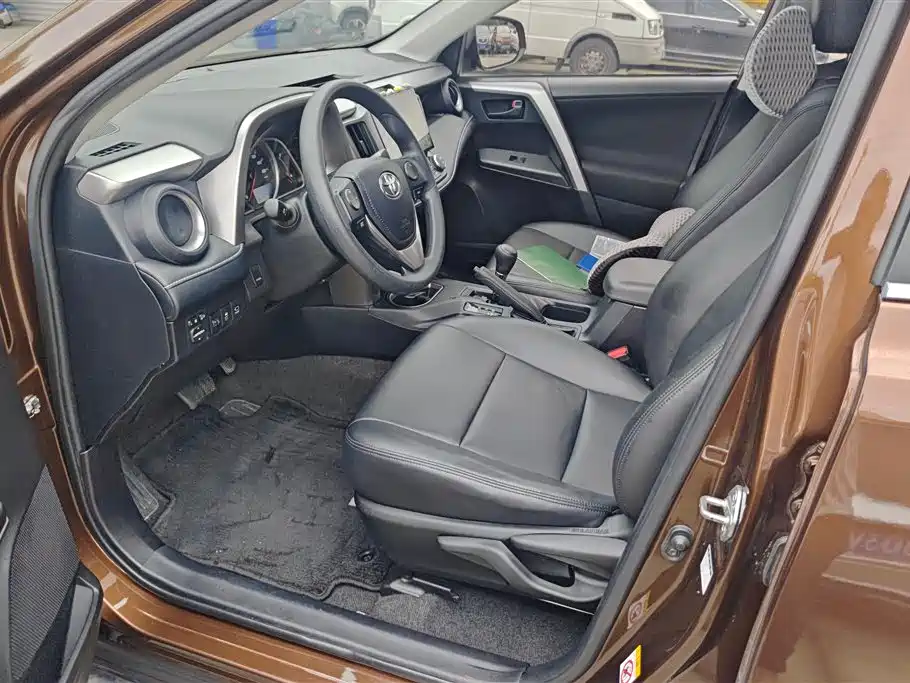 Toyota RAV4 2018 — фото 9