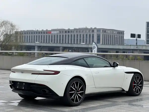 Aston Martin DB11 2016