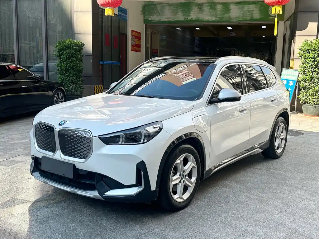BMW iX1 2024