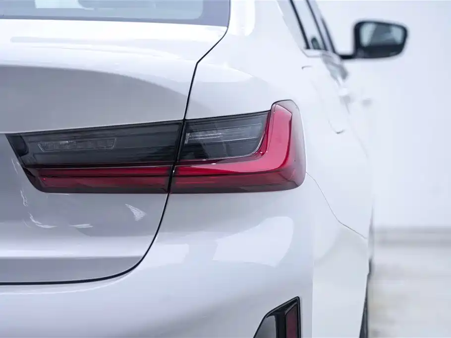 BMW 3 Series 2023 — фото 10