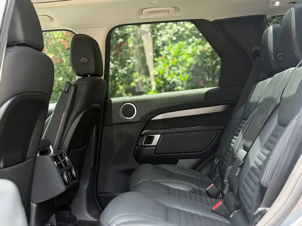 Land Rover Discovery 2022