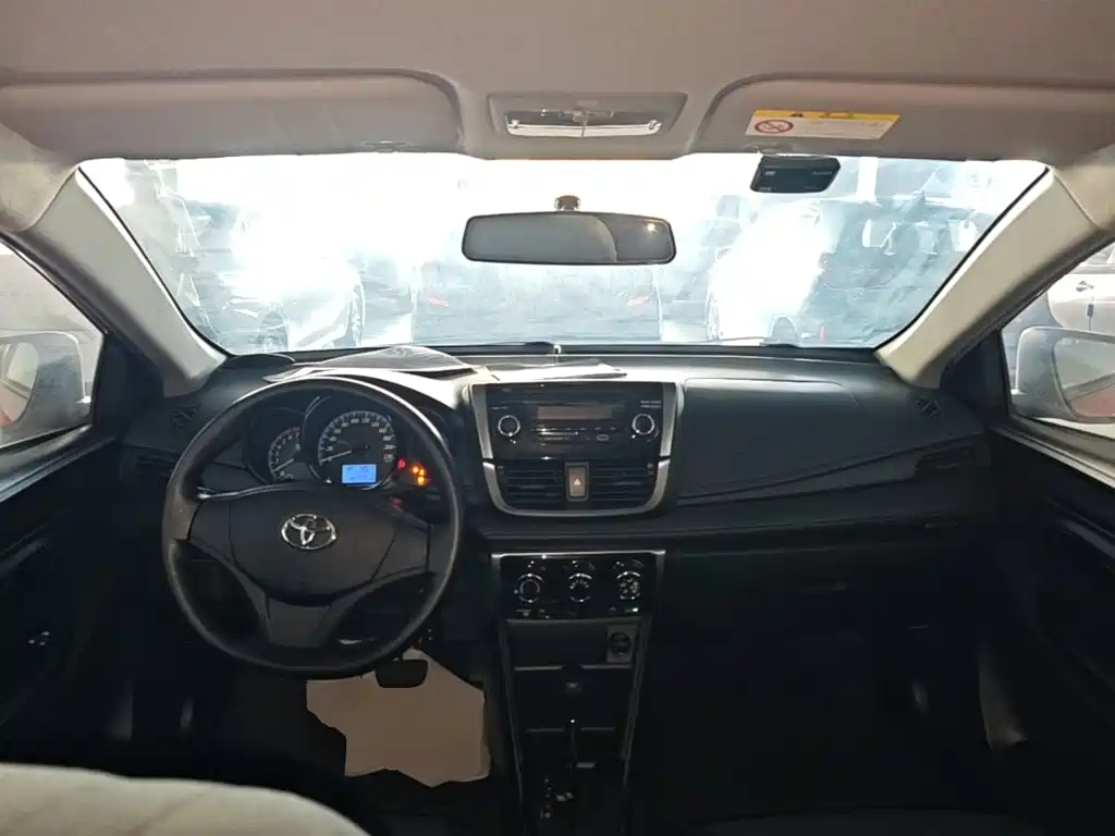 Toyota Yaris L 2019 — фото 10